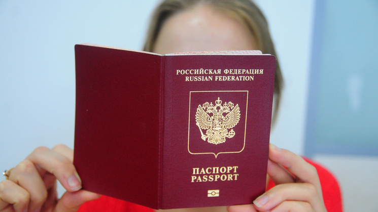 Паспорт на стол! Что надо знать про новые правила запрета на выезд за границу
