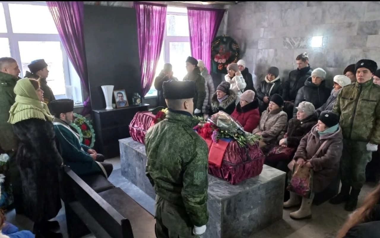 Похороны бойца ЧВК «Вагнер» в Златоусте прошли без воинских почестей, что вызвало вопросы у депутата Ольги Мухометьяровой
