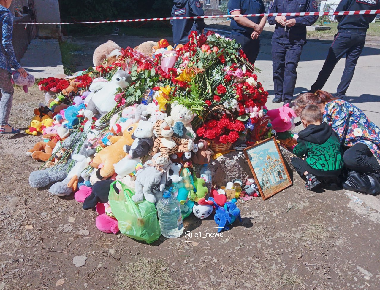 «Рыдает весь Тагил!» Свердловчане написали трогательные стихи в память о погибших при взрыве