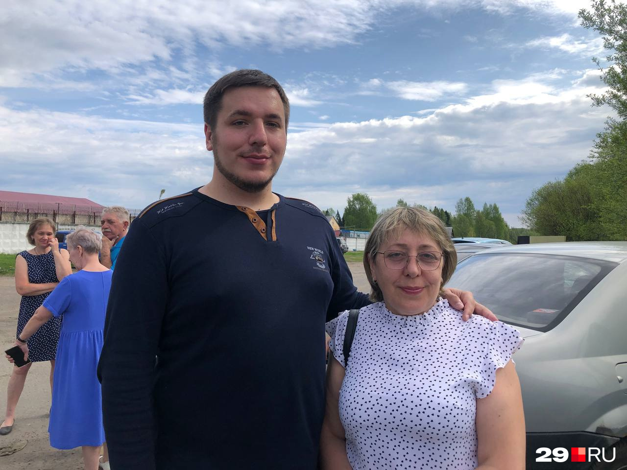Брат и мама Андрея Боровикова