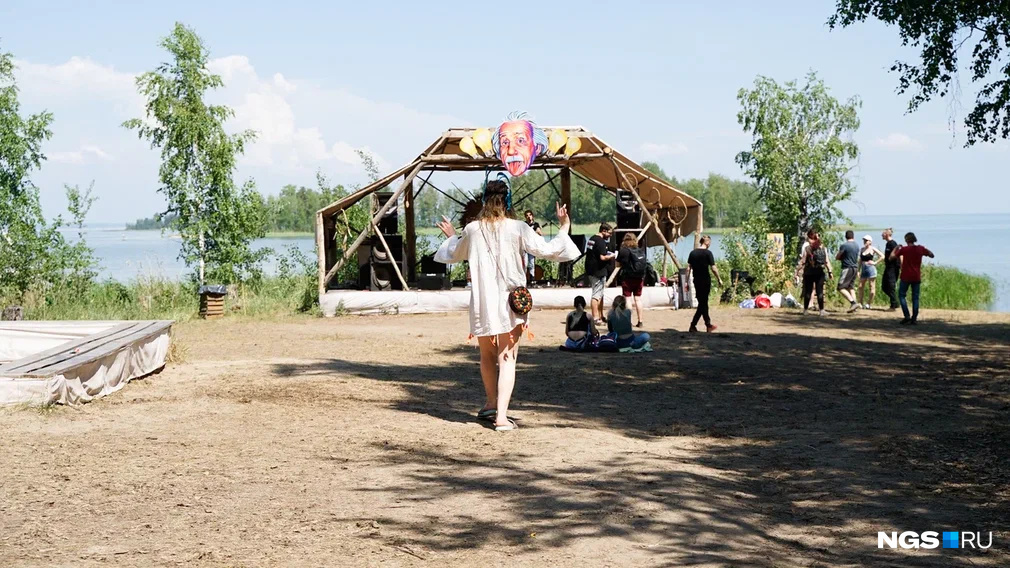 «Вам счастье нужно?» Несколько тысяч новосибирцев провели неделю на острове в Обском море — что они там делали