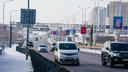 Чтобы уменьшить пробки: омский департамент транспорта поменял дорожные знаки по обе стороны метромоста