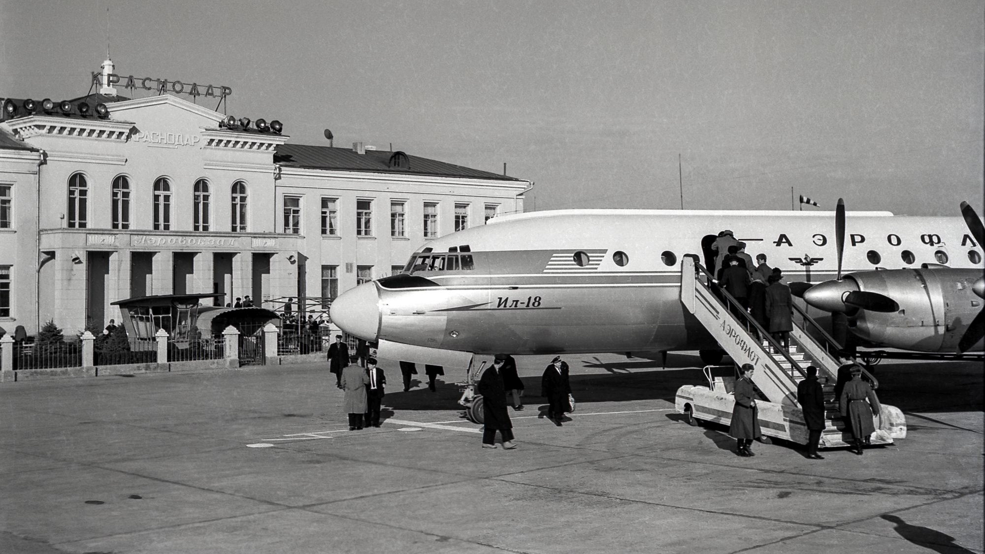 90 лет назад в Краснодаре открыли аэропорт. Показываем уникальные кадры советских времен