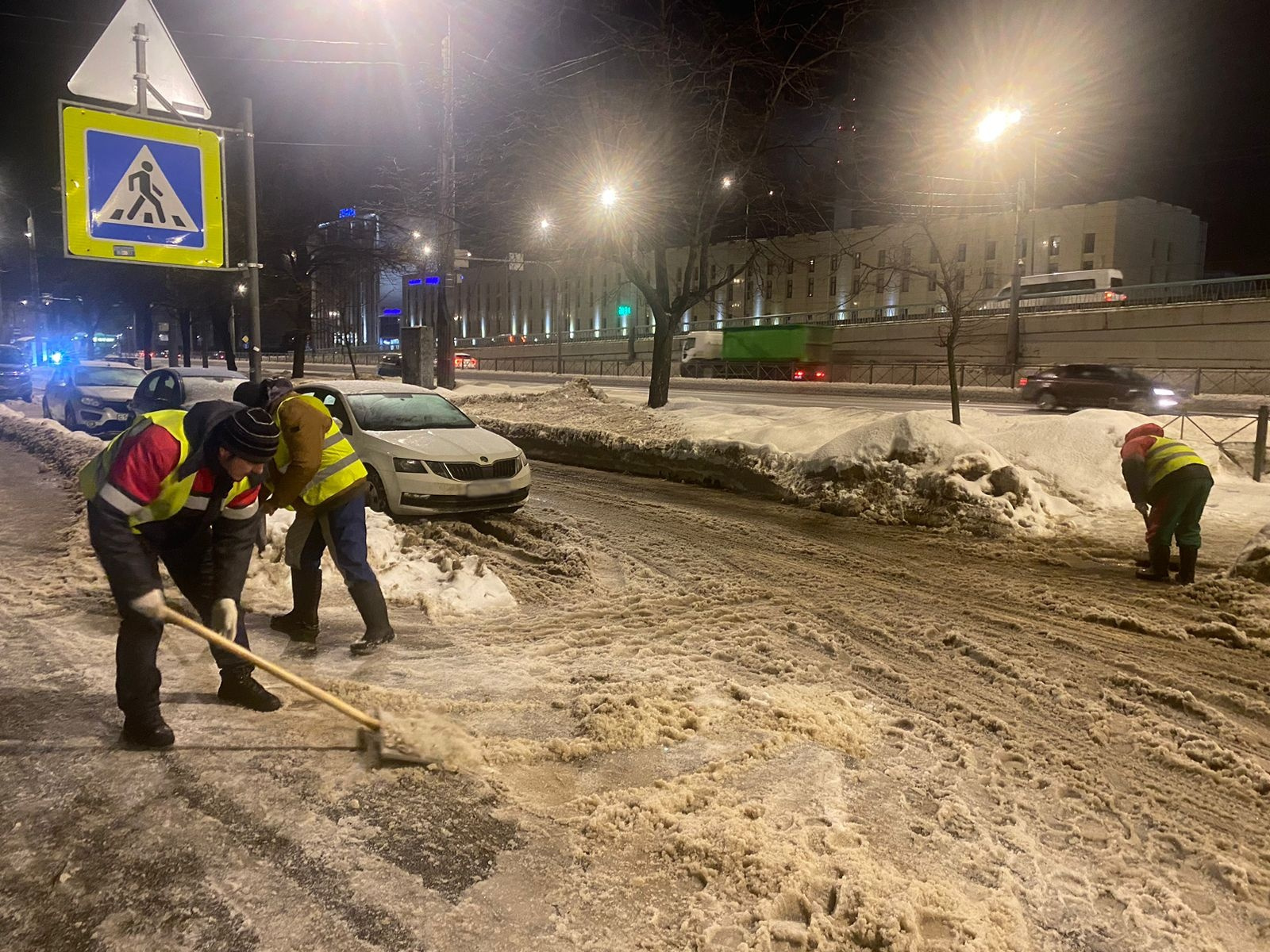 За неделю Петербургу насыпало 18 см снега, а теперь это поплыло