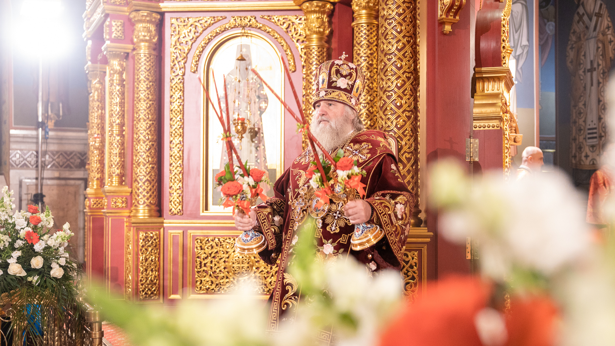 Праздничное богослужение, крестный ход и причастие: как югорчане отметили Пасху — светлый фоторепортаж