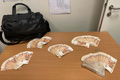 В самарском аэропорту поймали мужчину с сумкой, набитой миллионами рублей