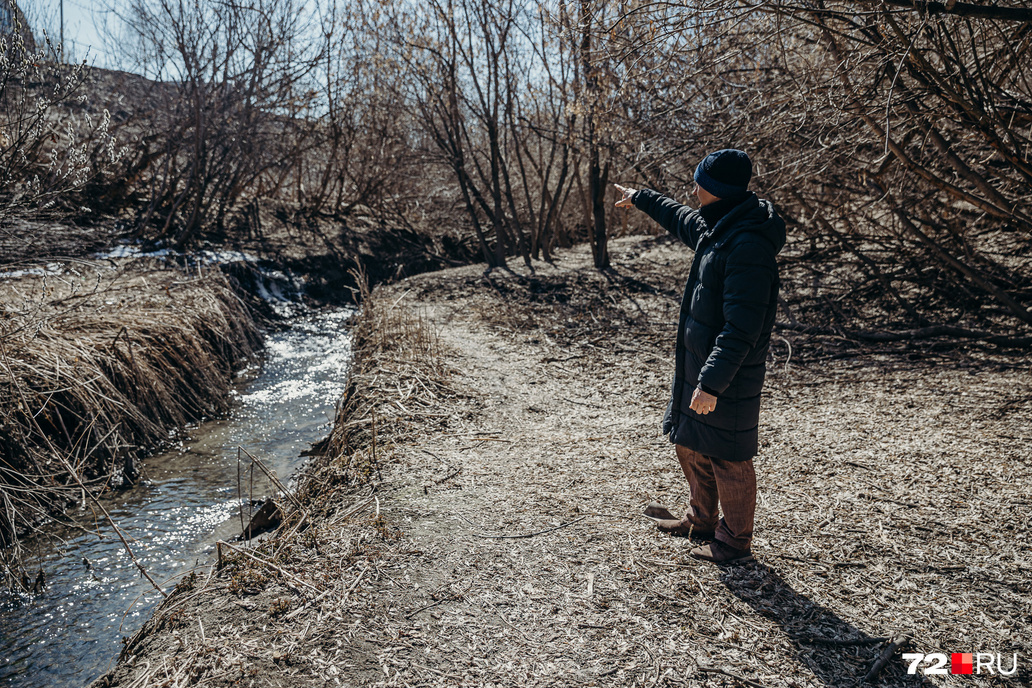 Даже весной лог реки Тюменки интересен для прогулок. Правда, это не очень удобно