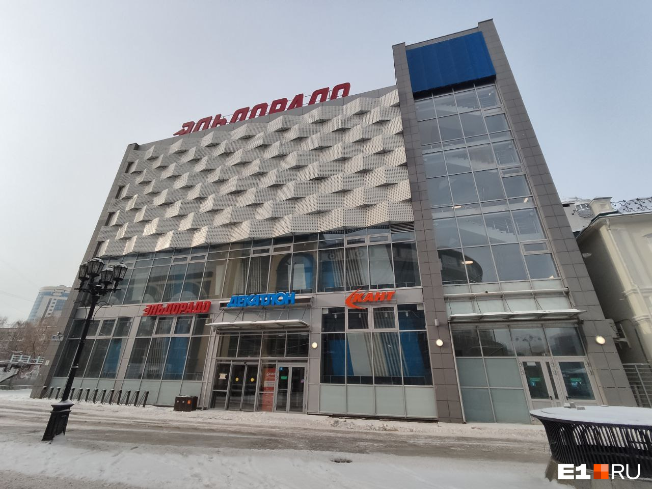 В центре Екатеринбурга закрылся крупнейший магазин бытовой техники. Когда-то он занимал четыре этажа