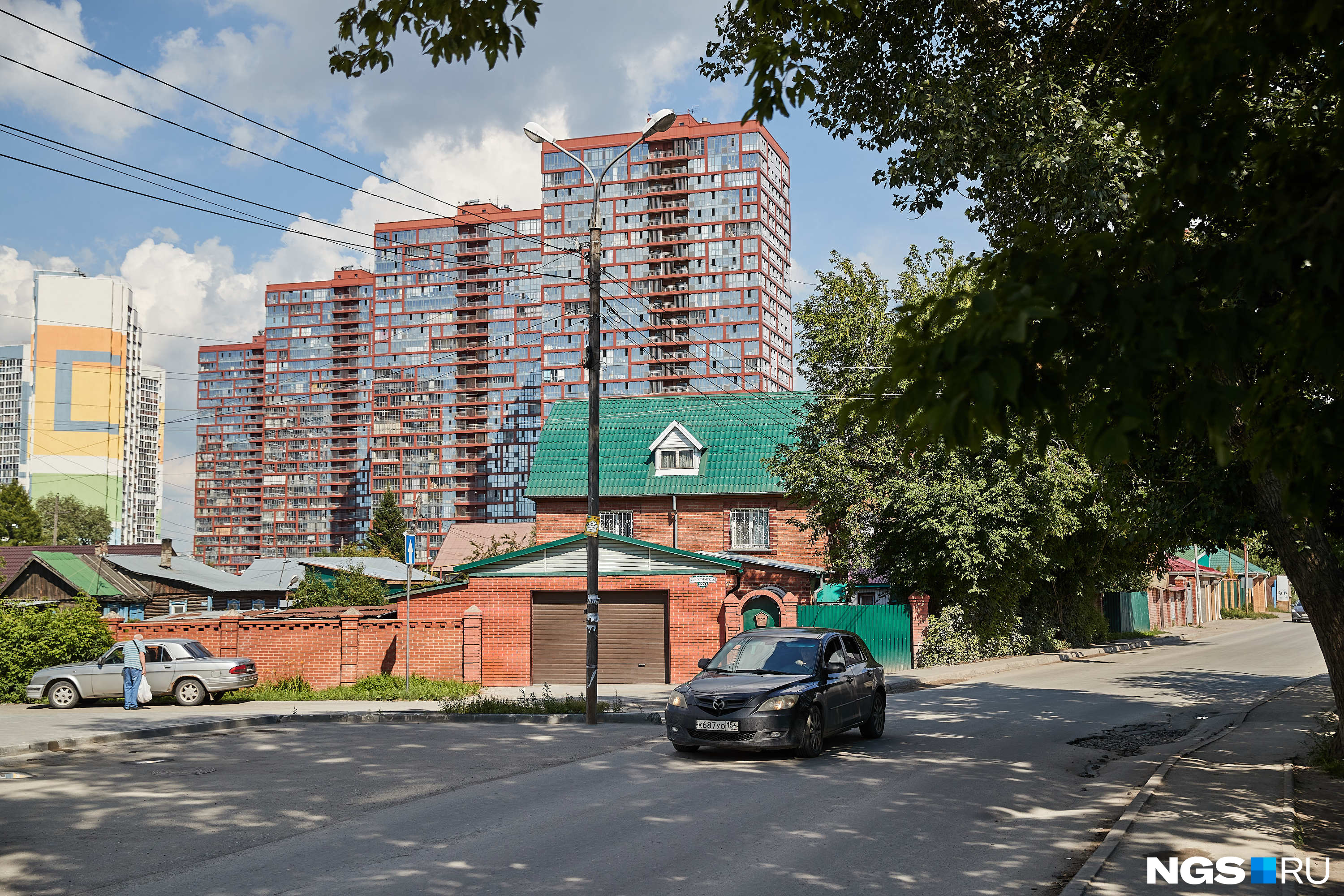 Эта часть сектора соприкасается с новостройками почти вплотную Эта часть сектора соприкасается с новостройками почти вплотную