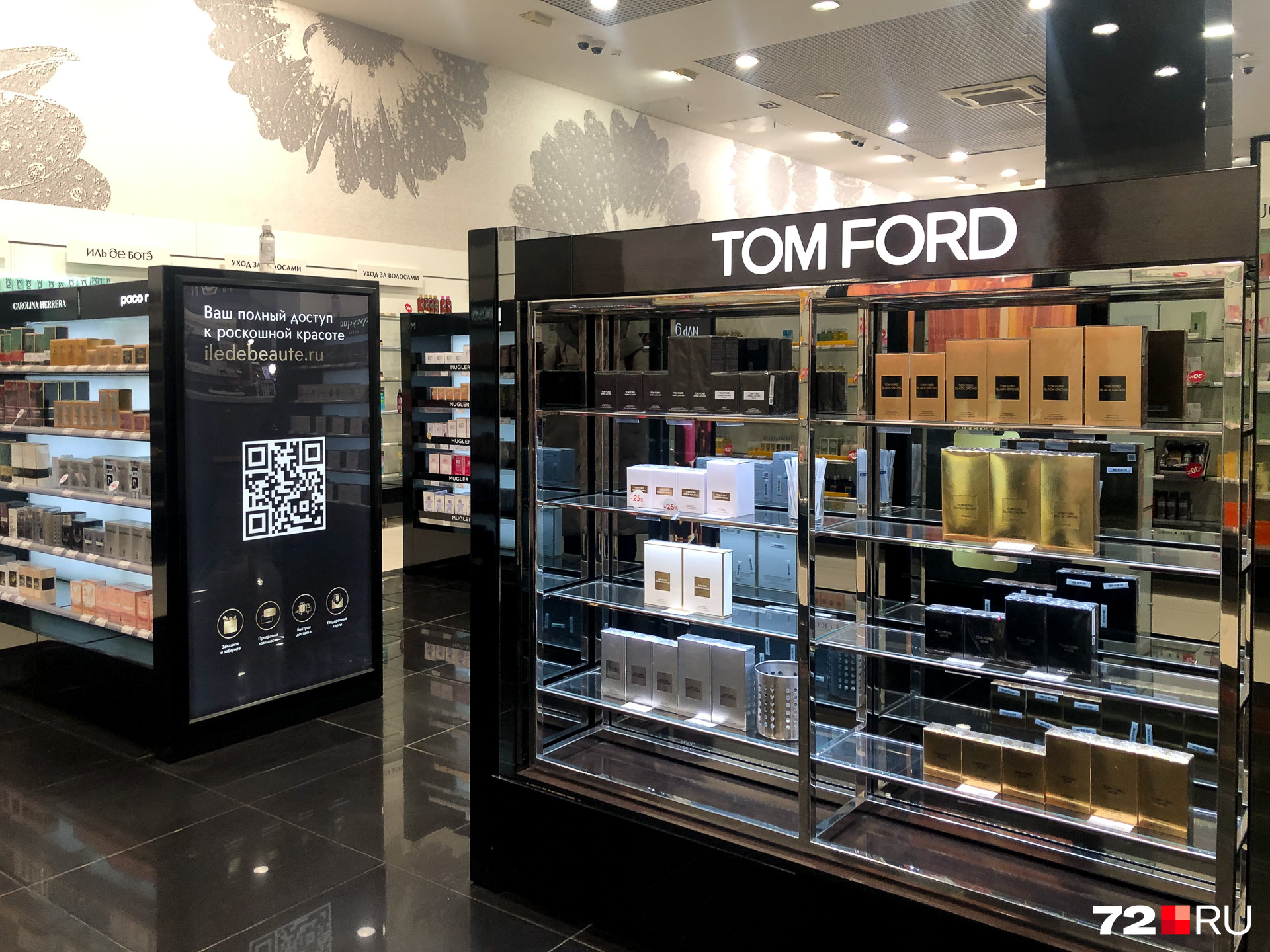 Полки с ароматами Tom Ford тоже заметно опустели, посмотрите Полки с ароматами Tom Ford тоже заметно опустели, посмотрите