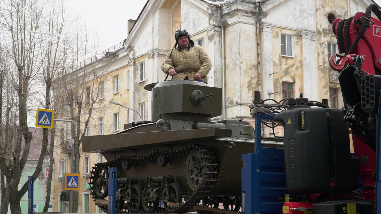 Парад в Северодвинске украсил плавающий танк! Фашисты разнесли его: смотрите, какой он сейчас