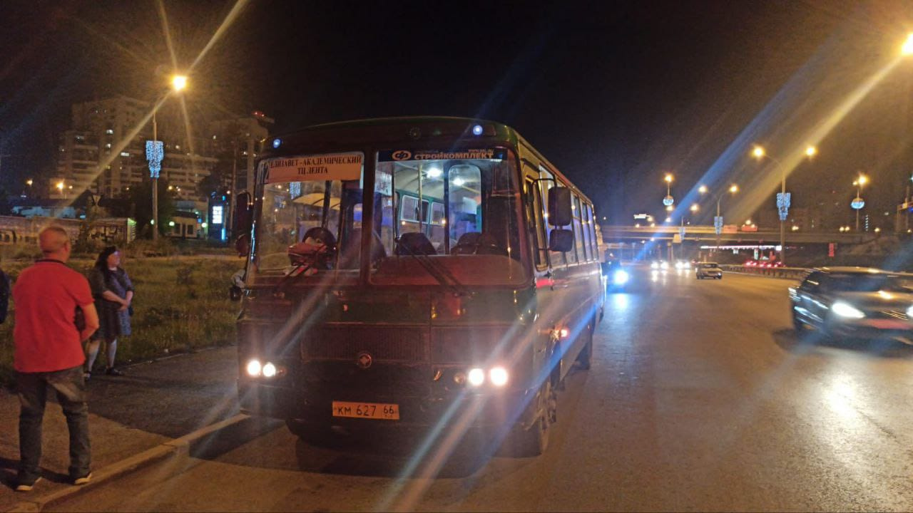 Автобус виз. Остановка Репина Екатеринбург. Остановка Репина Пермь фото