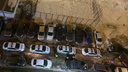 «За ним гнались сотрудники ЧОП»: водитель Renault устроил массовое ДТП в челябинском дворе