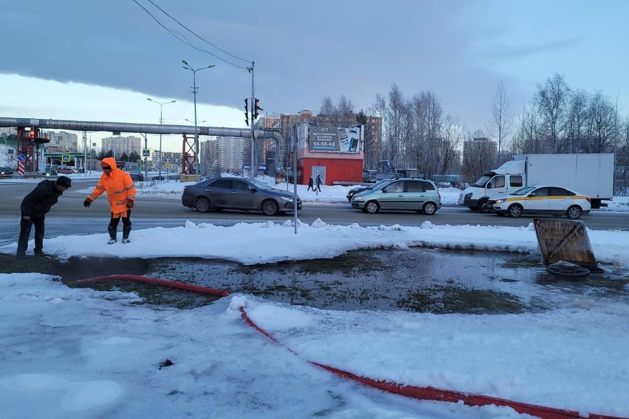 Фонтан в Сургуте устранили, сургутян предупредили о плохой воде - 1 декабря  2023 - 86.ру