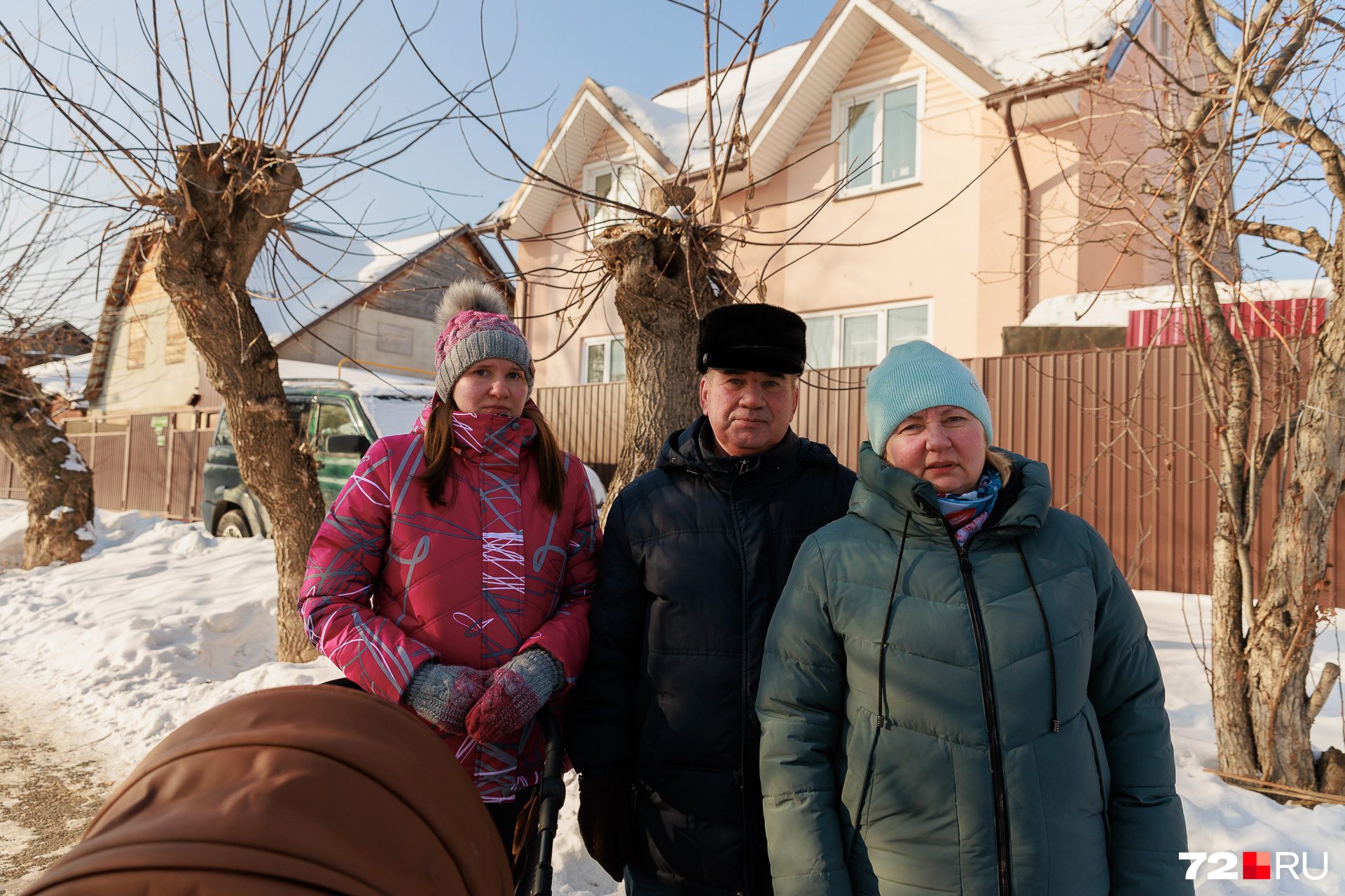 Бывший военный Иван Елисеев и его семья строили дом более 10 лет. Теперь не знают, что будет с результатом их трудов