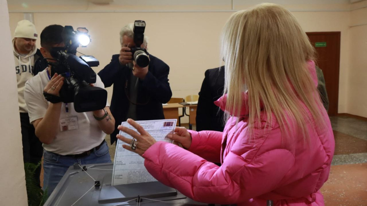 Безруков голосовал в Иркутске, Долина — в Братске. Как прошёл второй день выборов президента