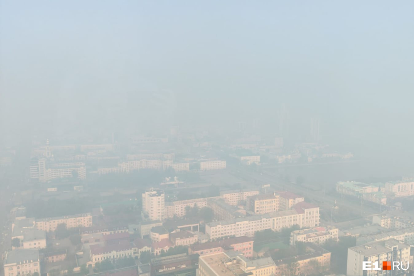 В Екатеринбурге воняет гарью: какие меры предосторожности нужно соблюдать во время смога