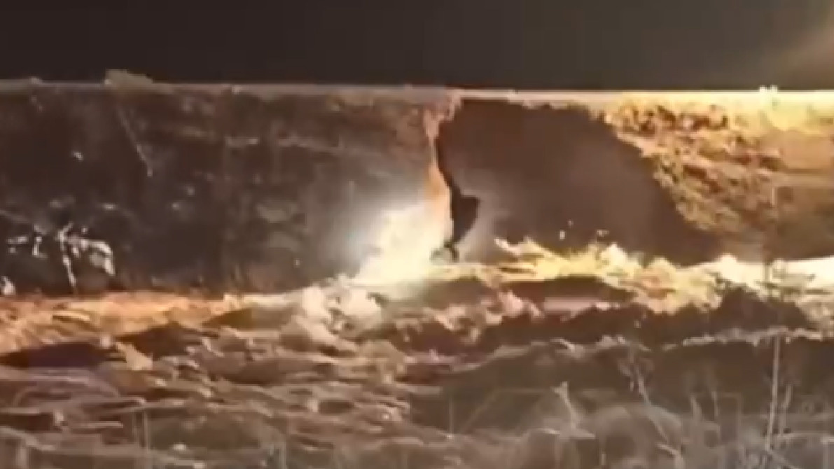 Видео: в Орске прорвало дамбу. Город затапливает, объявлена эвакуация