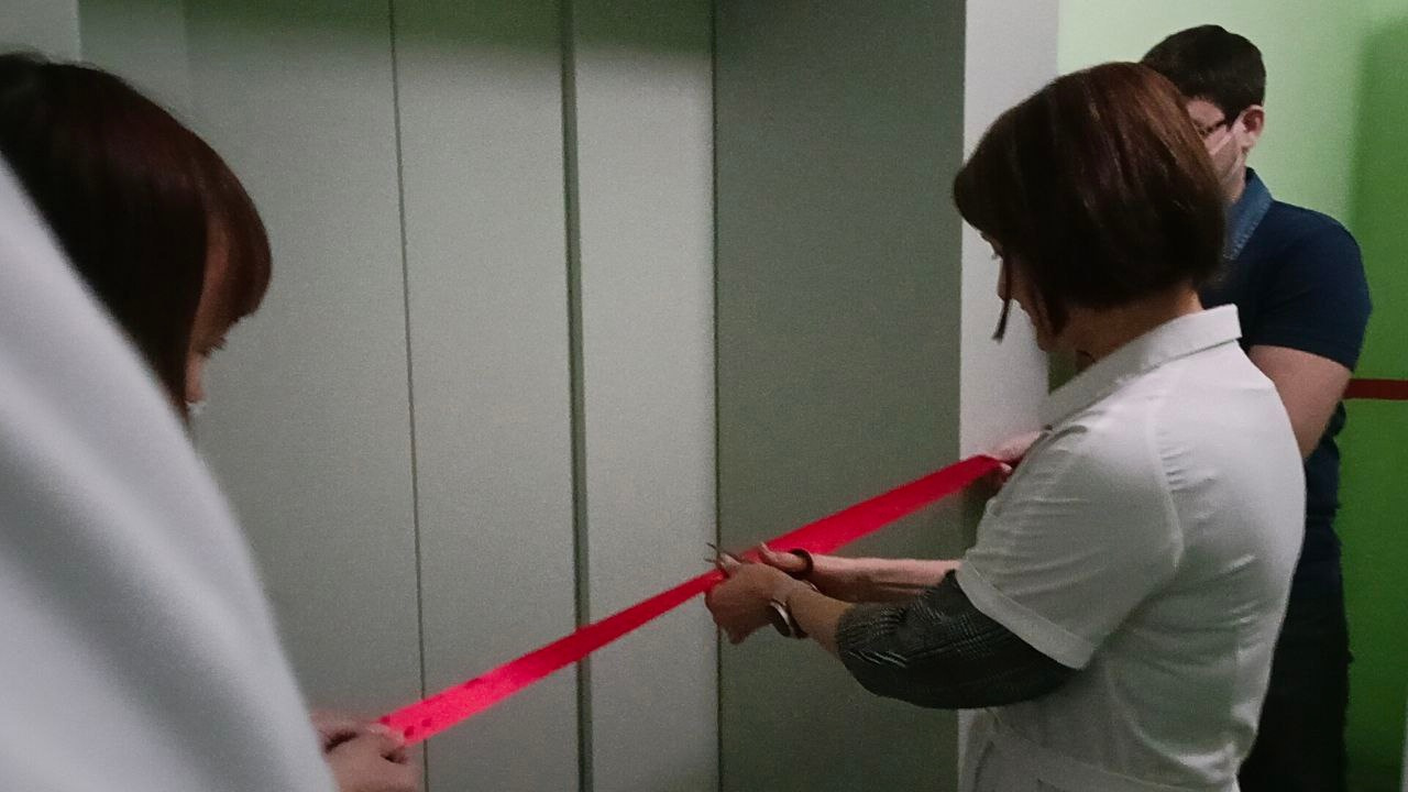 Событие века: в больнице Башкирии с перерезанием красной ленты запустили... грузовой лифт