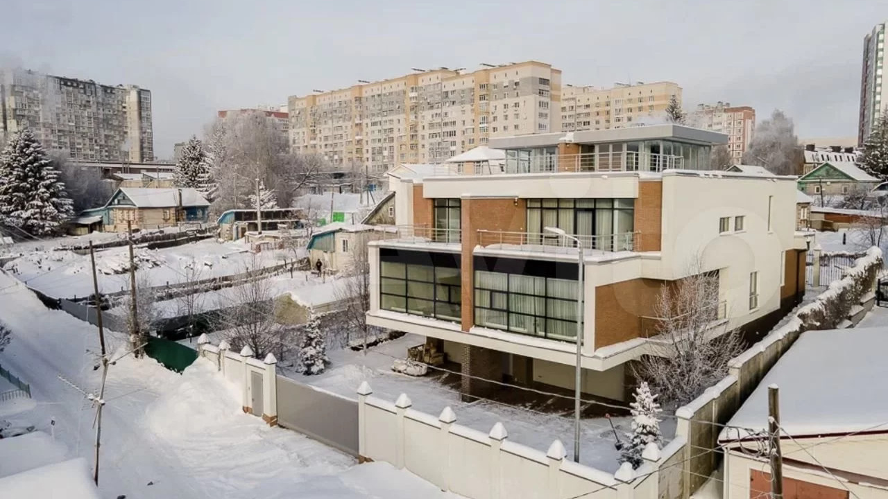Как 15 ваших квартир. В Нижнем Новгороде продают коттедж за 110 млн рублей — за что такие деньги