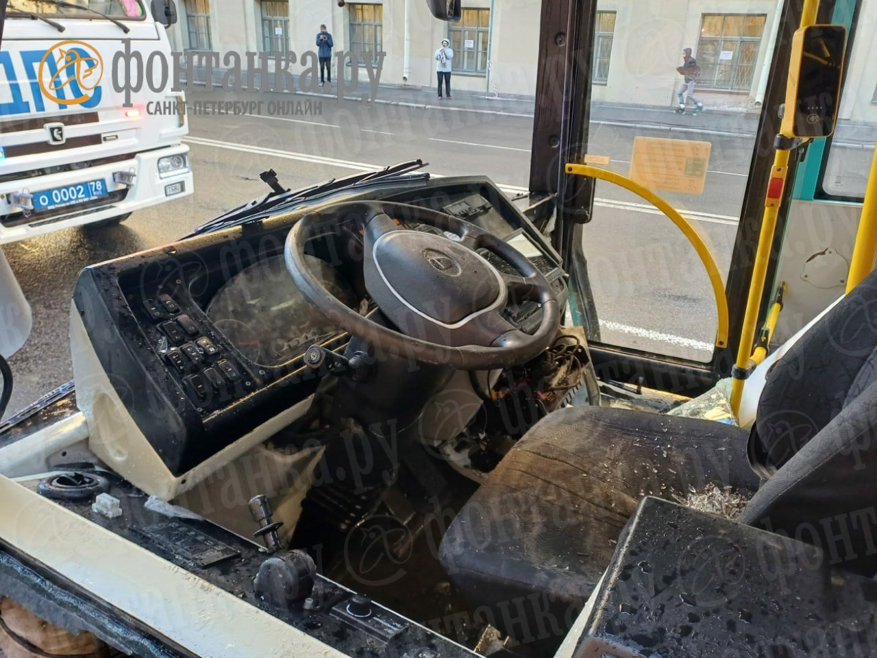 Появились фото из автобуса, упавшего в Мойку