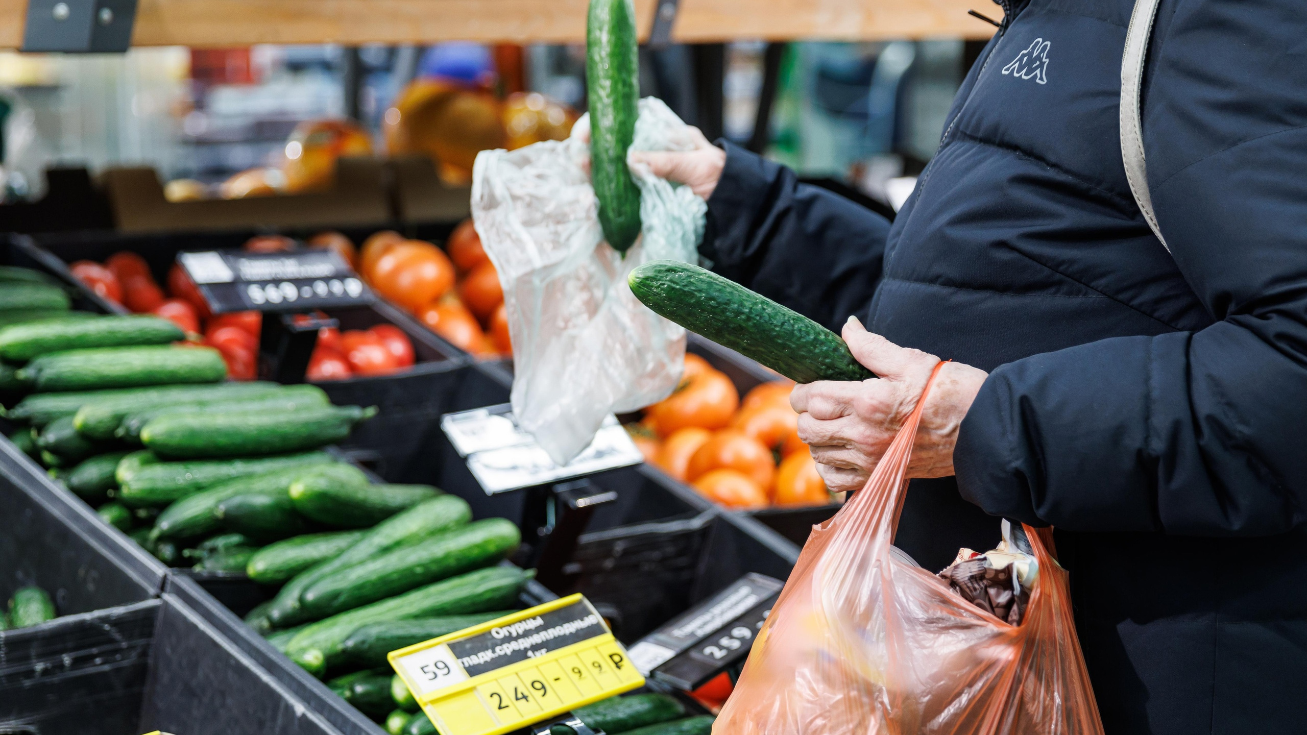 «Мы идём к краху!»: в Волгограде резко взлетели цены на овощи и фрукты