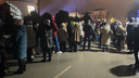 «Народ становится в очередь за пловом»: в Волгограде начался виртуальный концерт, где выступит SHAMAN
