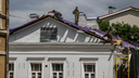 В Нижнем Новгороде рабочий ремонтировал крышу и провалился в квартиру