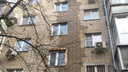 Четыре потопа за месяц: зависший капремонт оставил без крыши дом в центре Ростова
