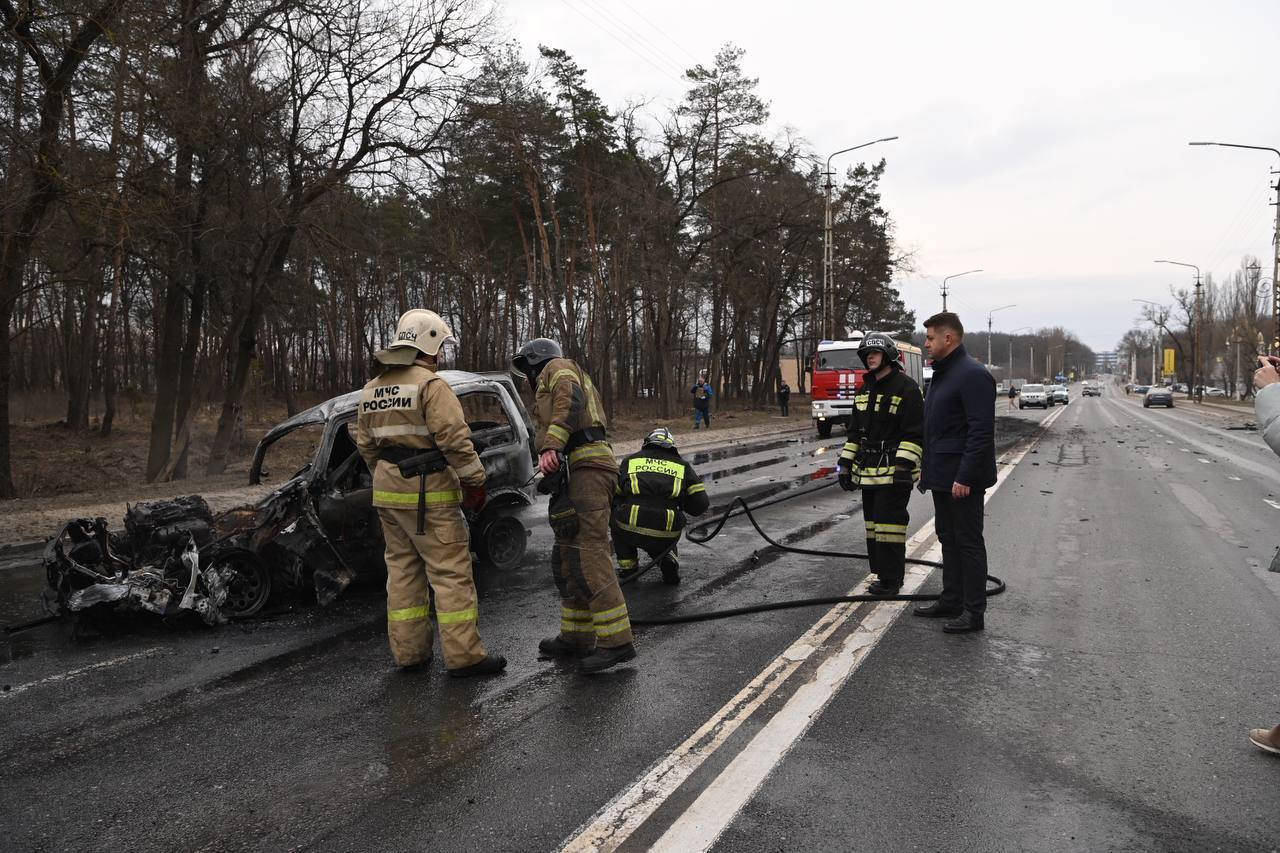 Атака и теракт в Белгороде, ракета попала в машину, погиб водитель, сколько  пострадали, подробности и фото - 14 марта 2024 - ФОНТАНКА.ру