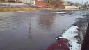 «Течет ручей, бежит ручей»: талые воды затопили райцентры под Волгоградом — видео
