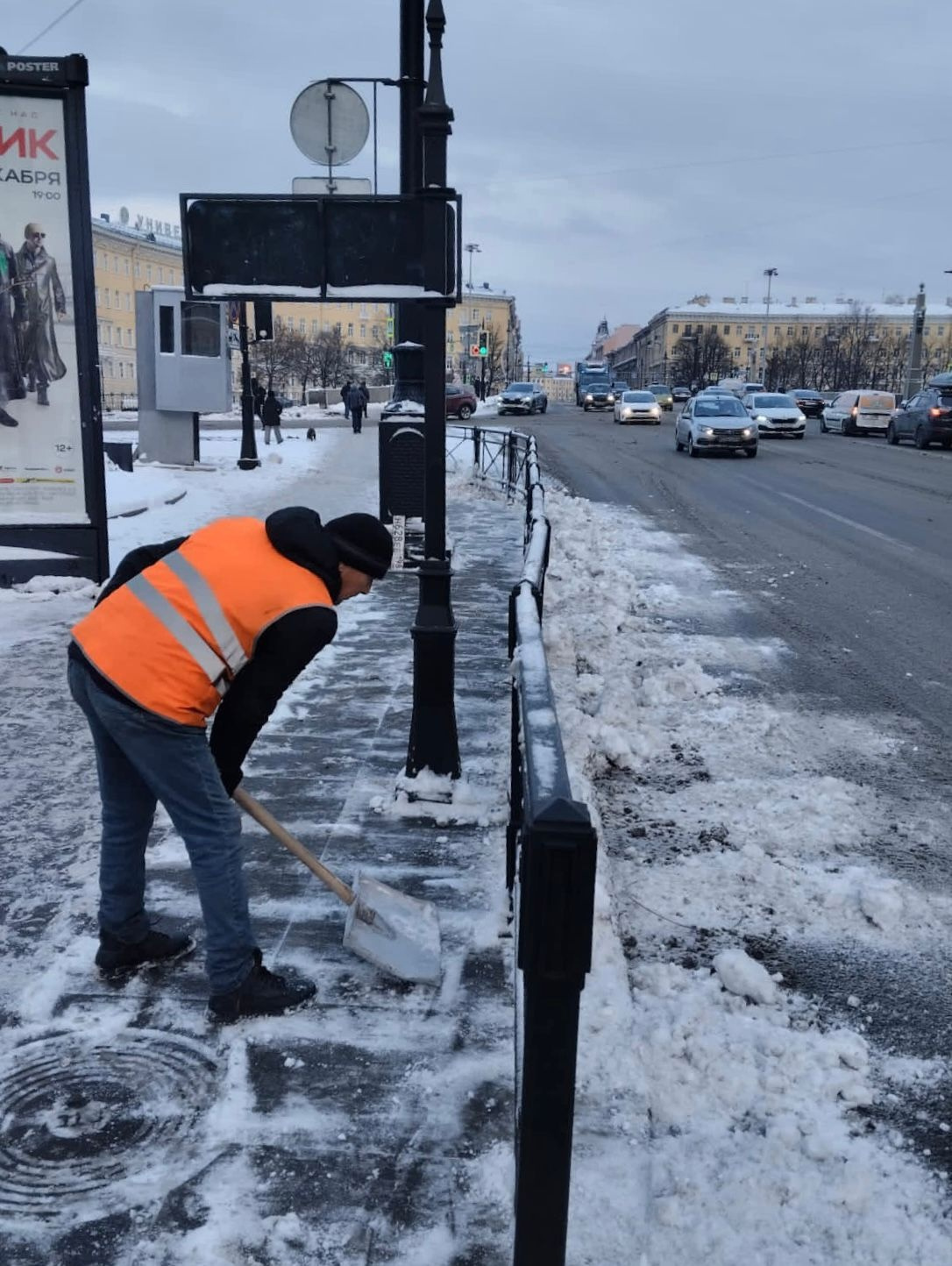 Комитеты скинулись самосвалами и вывезли с улиц Петербурга 220 тысяч кубометров снега
