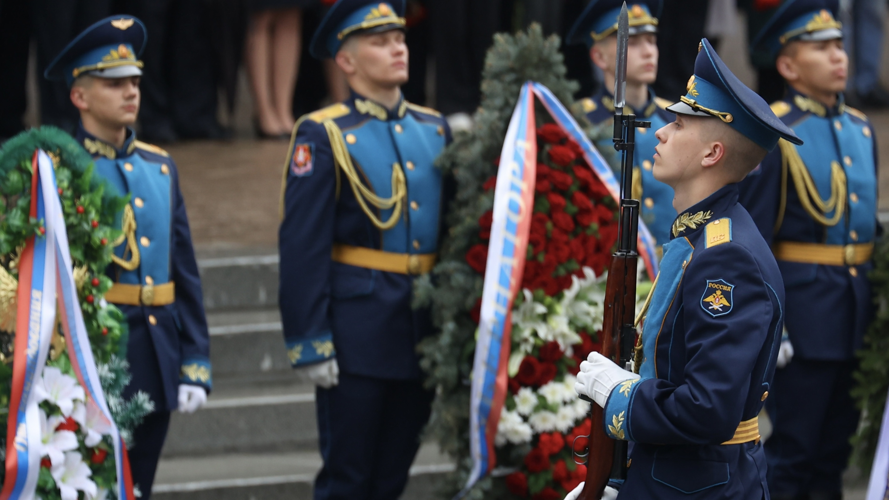 Смотрим поздравление Григория Лепса с Днем Победы и собираемся на его концерт в Челябинске: онлайн-репортаж