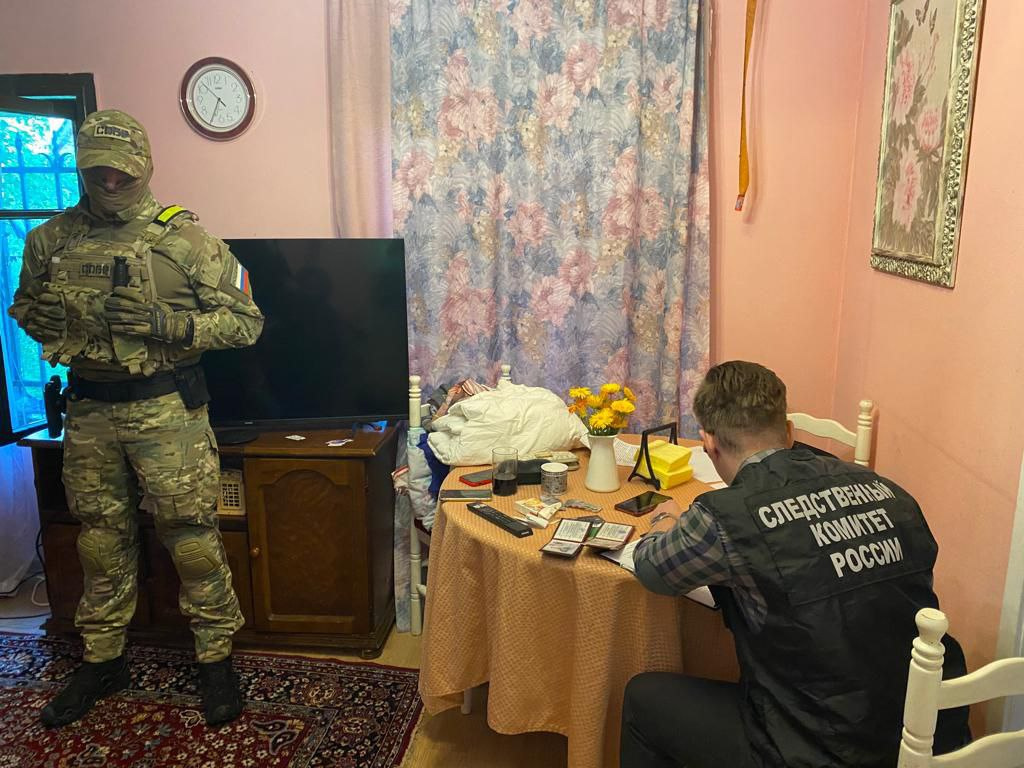 Дело о взятке возбуждено в Петербурге в отношении двух таможенных инспекторов