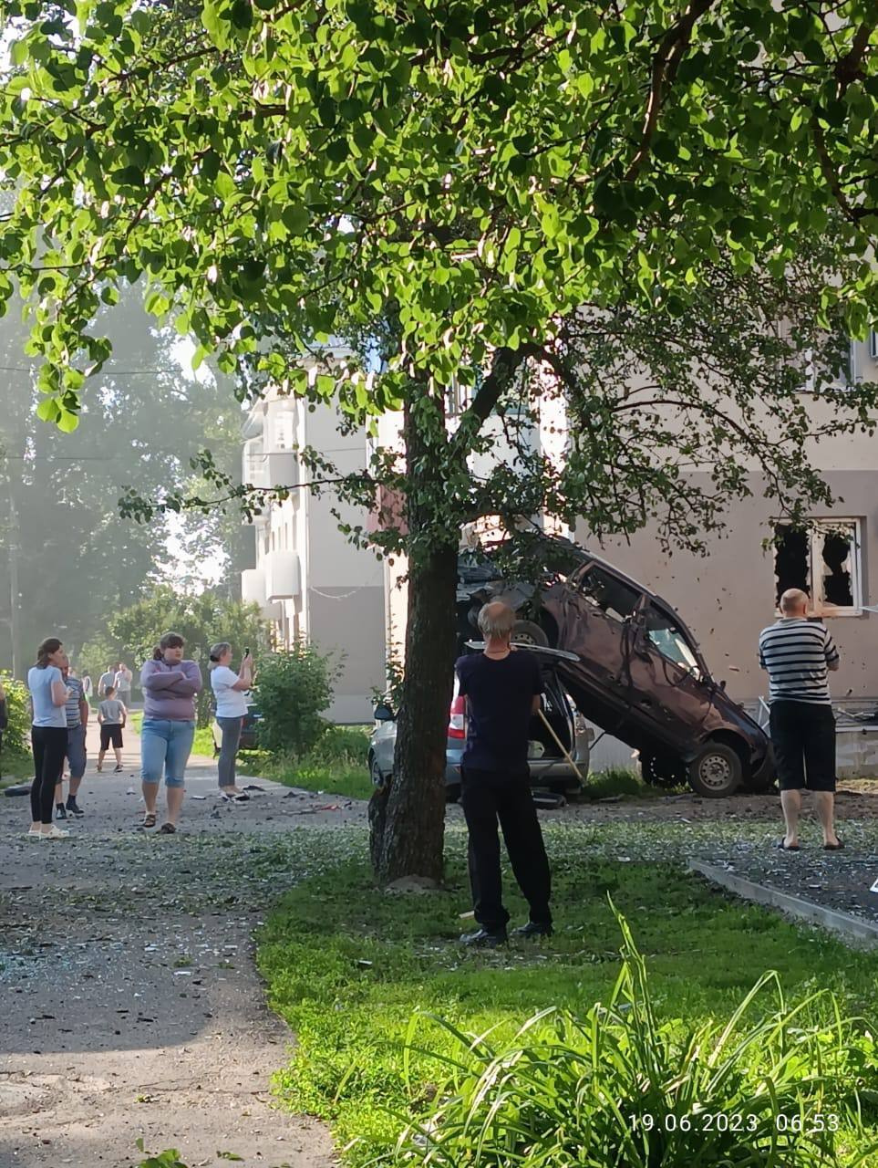 Обстрел Белгородской области, семь человек пострадали в Валуйском округе,  повреждены машины и дома - 19 июня 2023 - ФОНТАНКА.ру