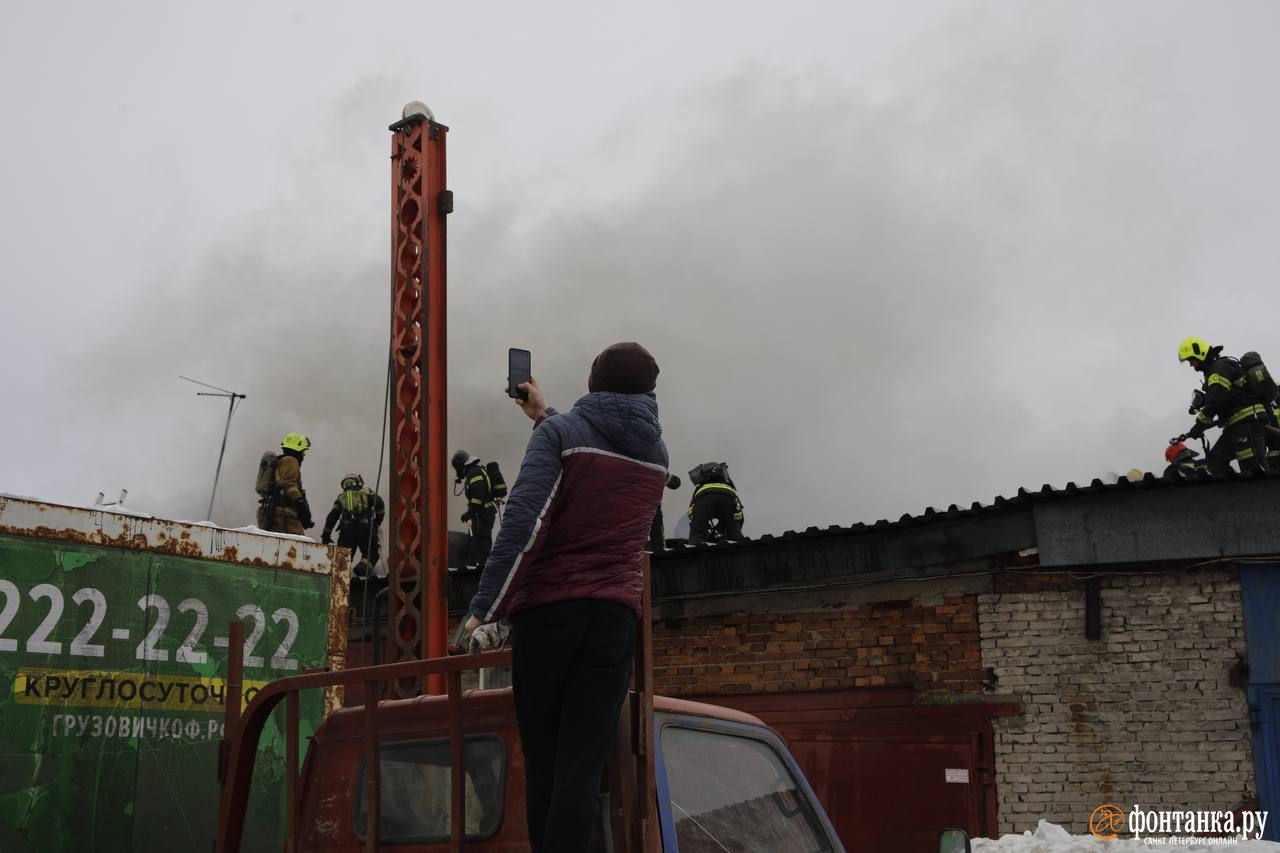 Огонь на Самойловой охватил 300 «квадратов». Ранг пожара повышен |  01.03.2023 | Санкт-Петербург - БезФормата