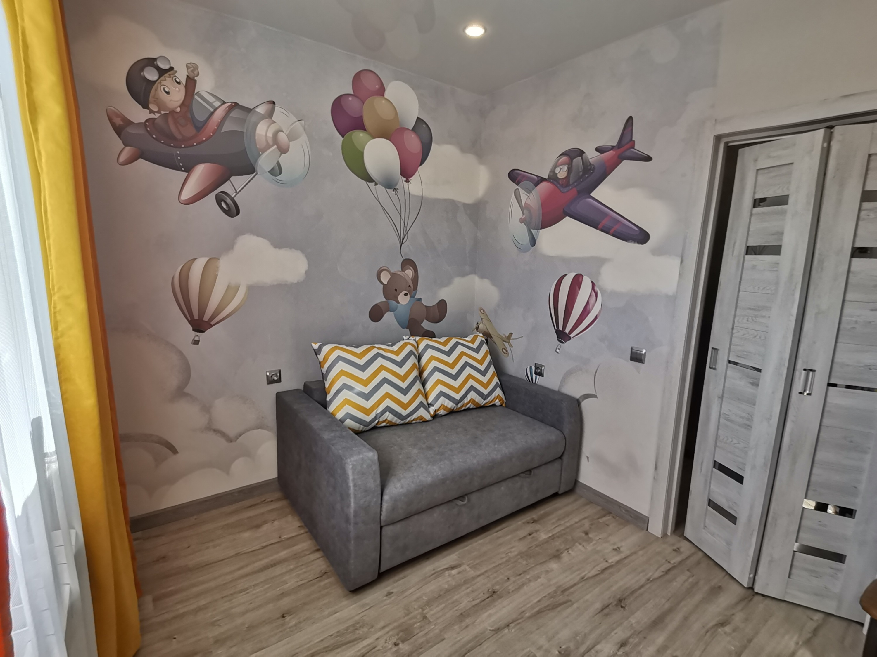 Мастерам предложили переклеить обои в трех комнатах - 95 фото