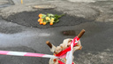 Цветы на место гибели директора «Премьер фитнеса» несут владивостокцы