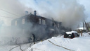 Людей пришлось выводить из квартир: в Архангельской области загорелась деревяшка