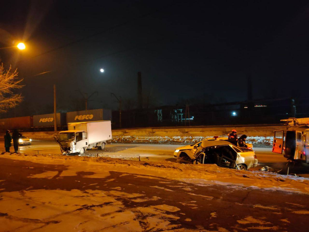 Смертельная авария произошла на правобережье Красноярска. Водитель умер еще до приезда медиков