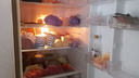 «С утра наполняем холодильник — вечером он пустой»: как питаются многодетные семьи Новосибирска — заглядываем в их запасы