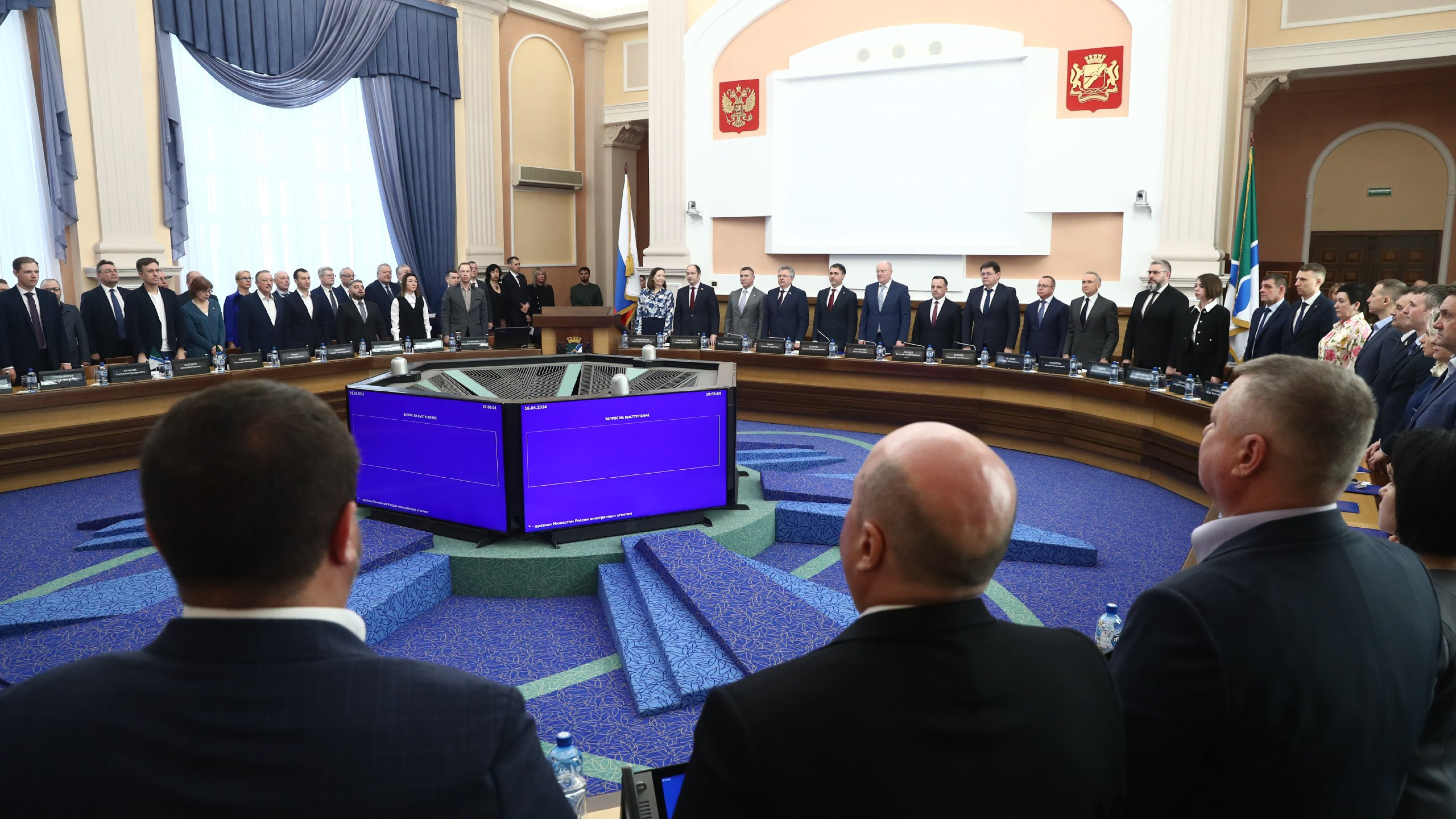 Почти единогласно: в Новосибирске выбрали нового мэра — хроника исторической сессии