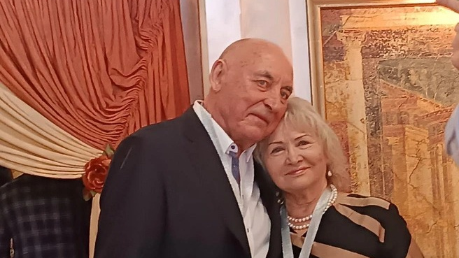 Вместе 60 лет: барнаульская пара отметила бриллиантовую свадьбу. История любви — в коротком видео