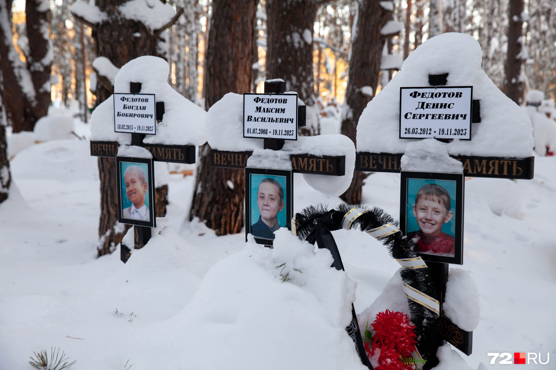 Улыбчивые лица мальчиков мы без труда нашли на огромном ялуторовском кладбище