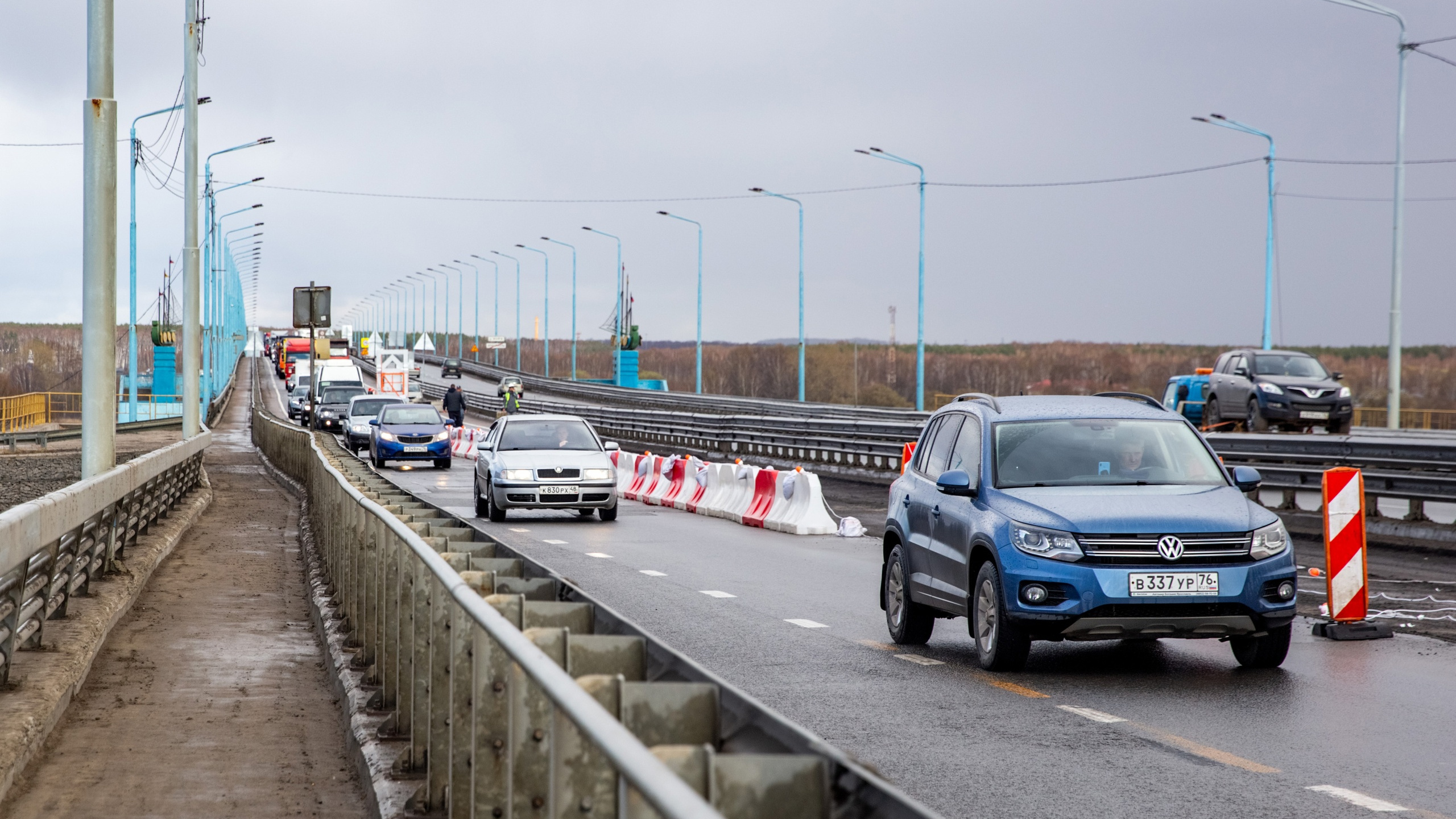 На время ремонта Юбилейного моста в центре Ярославля запретят парковку. Когда и где