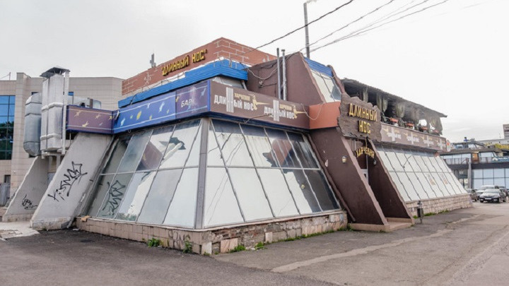 В пирамиде на Крисанова закрылась харчевня «Длинный нос» — там отключили электричество раньше окончания срока аренды