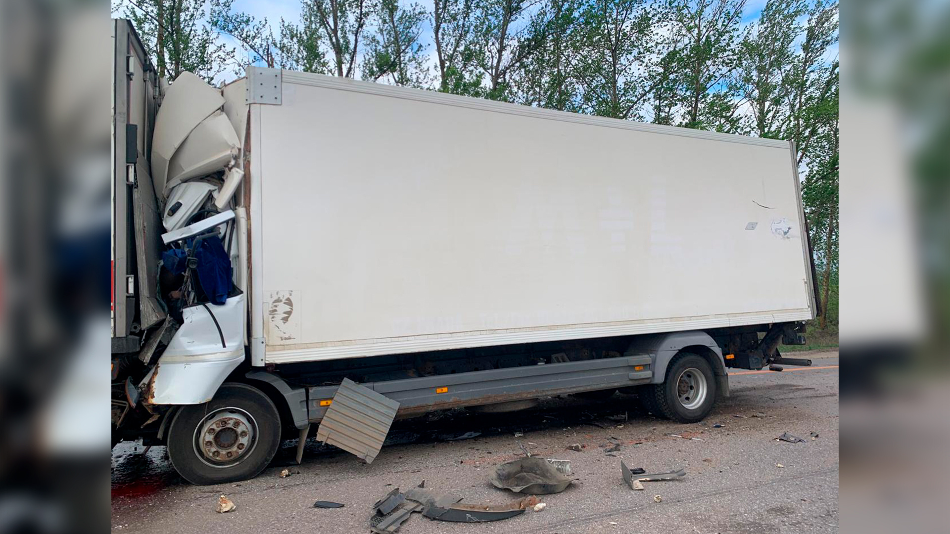 На трассе под Воронежем водитель грузовика погиб, врезавшись в фуру «Магнита»