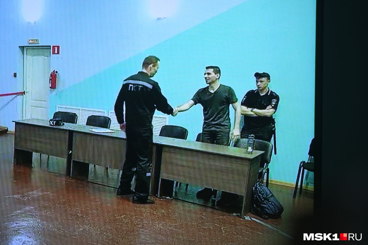 Навальный признан экстремистом и террористом. Из зала суда. Исправительная колония. Тюрьма фото.