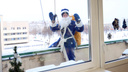 С крыши Центра Илизарова спустился Дед Мороз