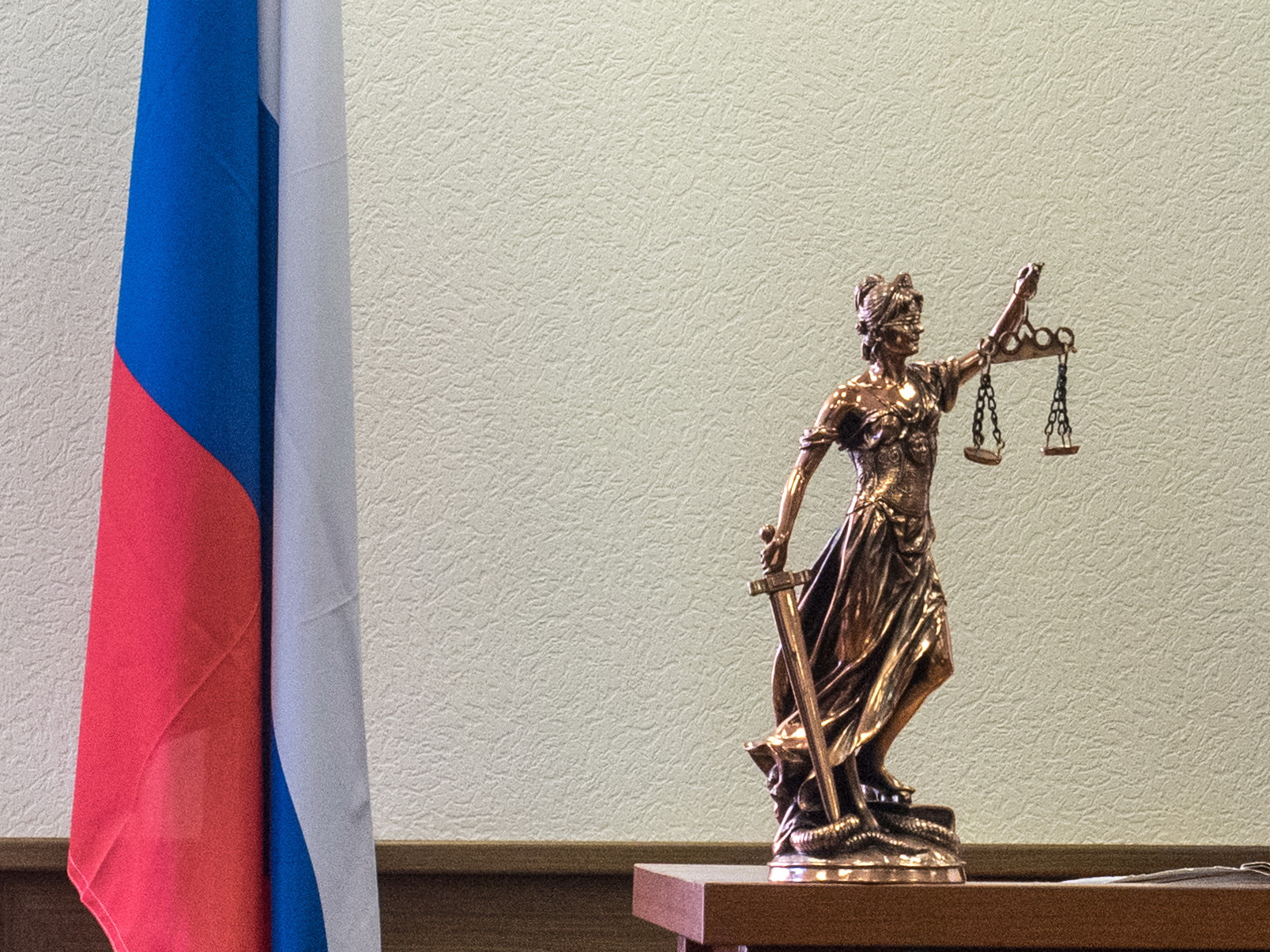 Своего рода прецедент. В Петербурге суд обязал муниципального депутата отдать машину государству
